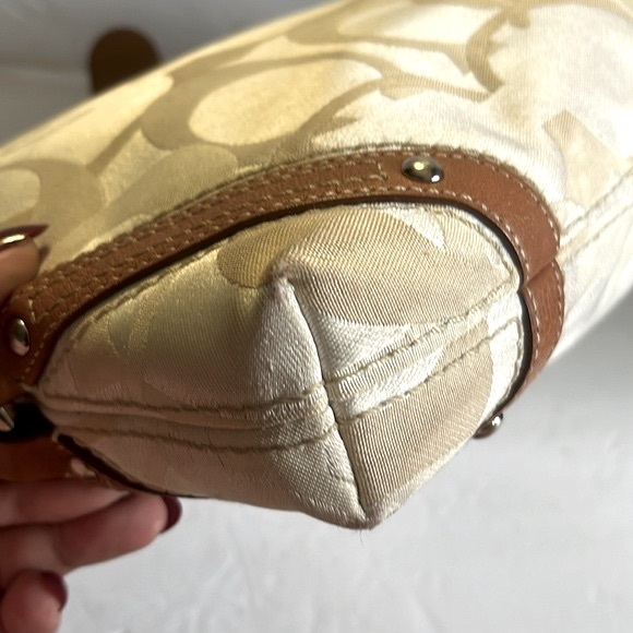 COACH Carly signature shoulder bag - Picture 5 of 11